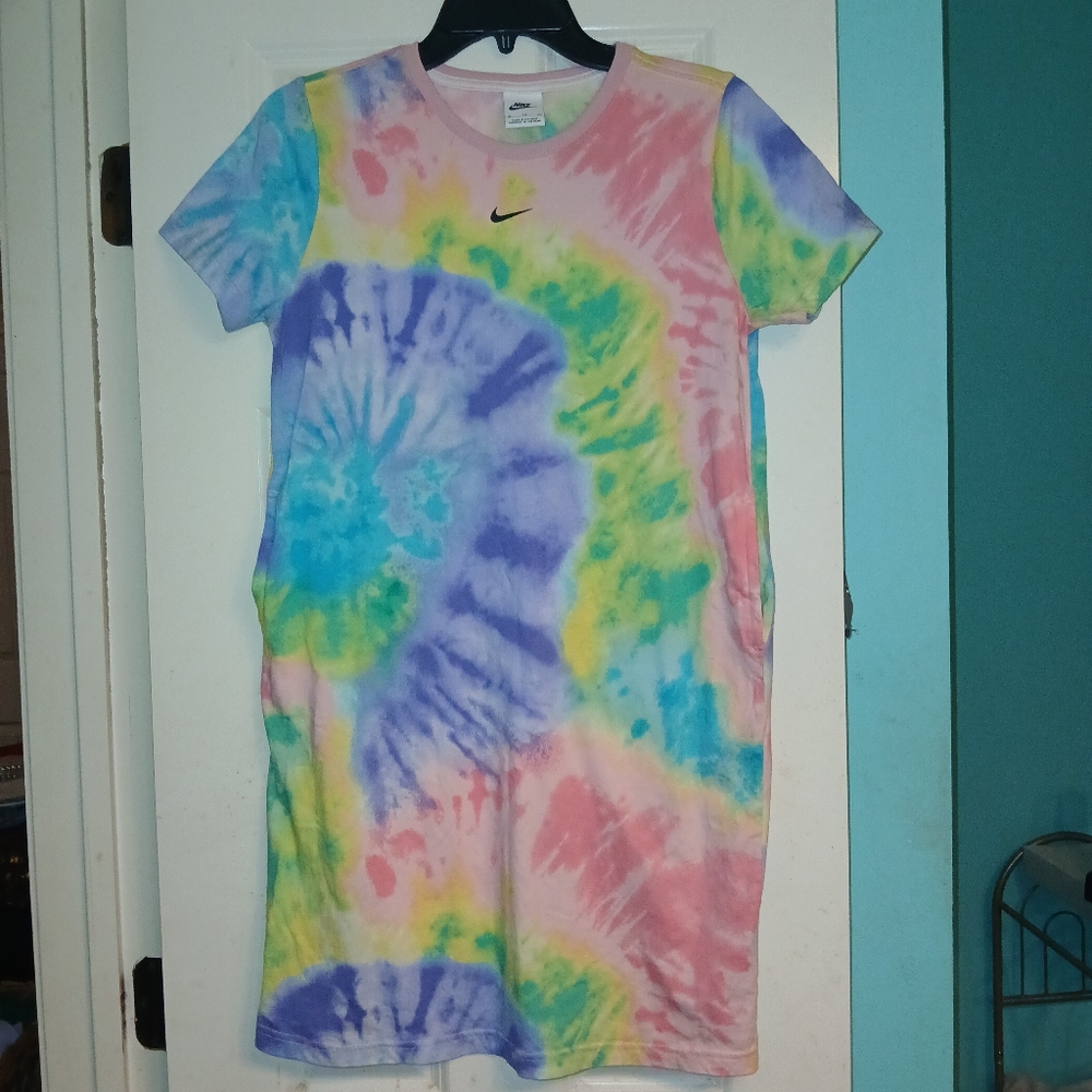 Nike Pink and Blue Short Sleeve Tees Vibrant Tie-Dye